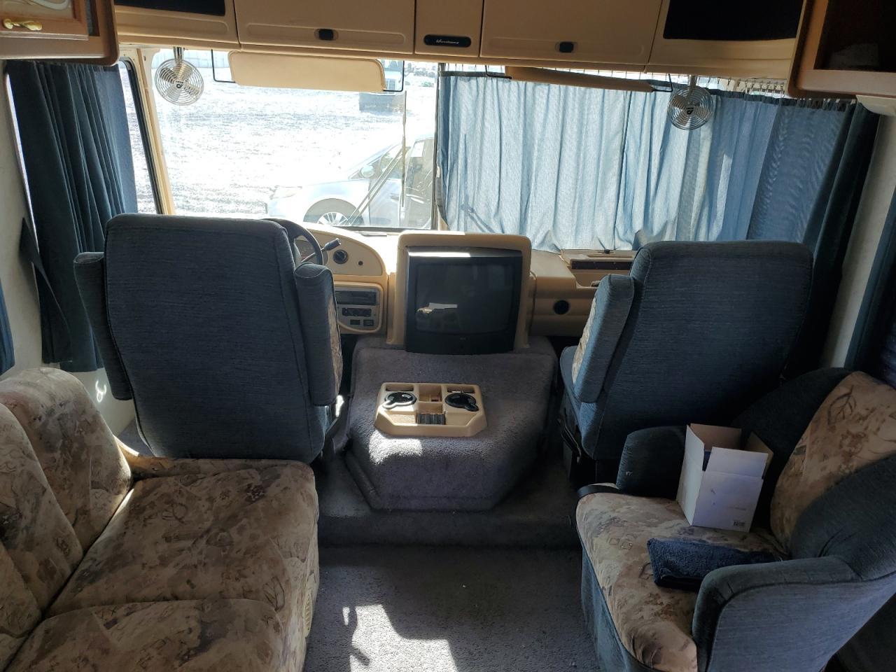 2000 Ford F550 Super Duty Stripped Chassis - Image 5