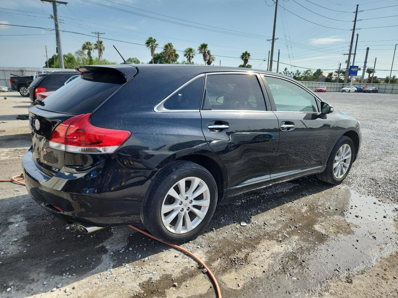 2015 Toyota Venza Le - Image 3