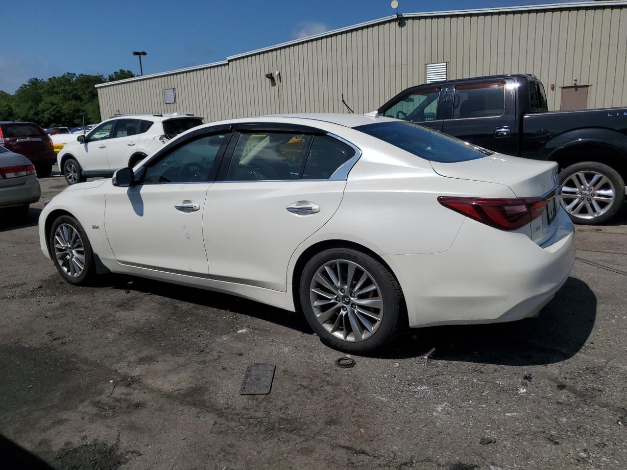 2018 Infiniti Q50 Luxe - Фото 2