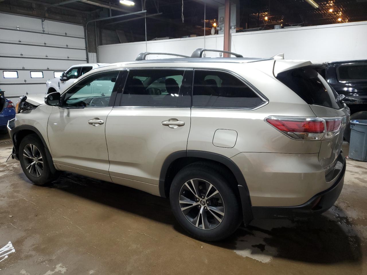 2016 Toyota Highlander Xle - Image 2