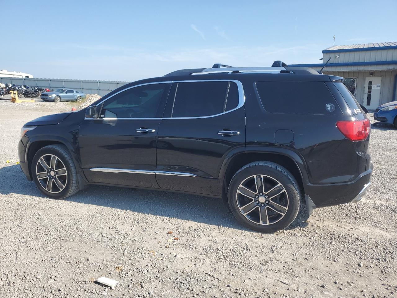 2017 GMC Acadia Denali - Фото 2