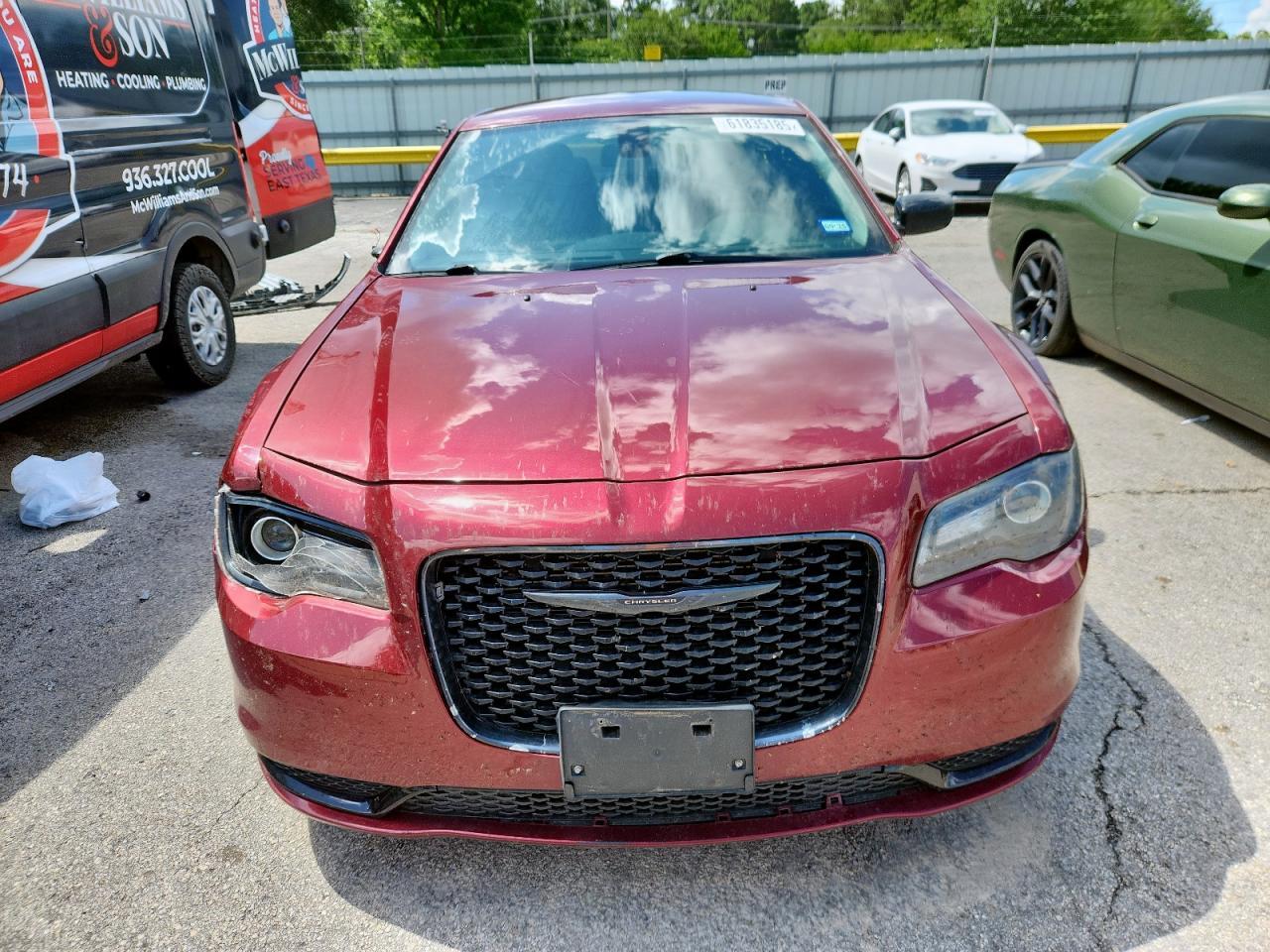 2021 Chrysler 300 Touring - Фото 5