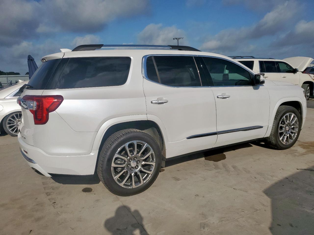 2023 GMC Acadia Denali - Фото 3