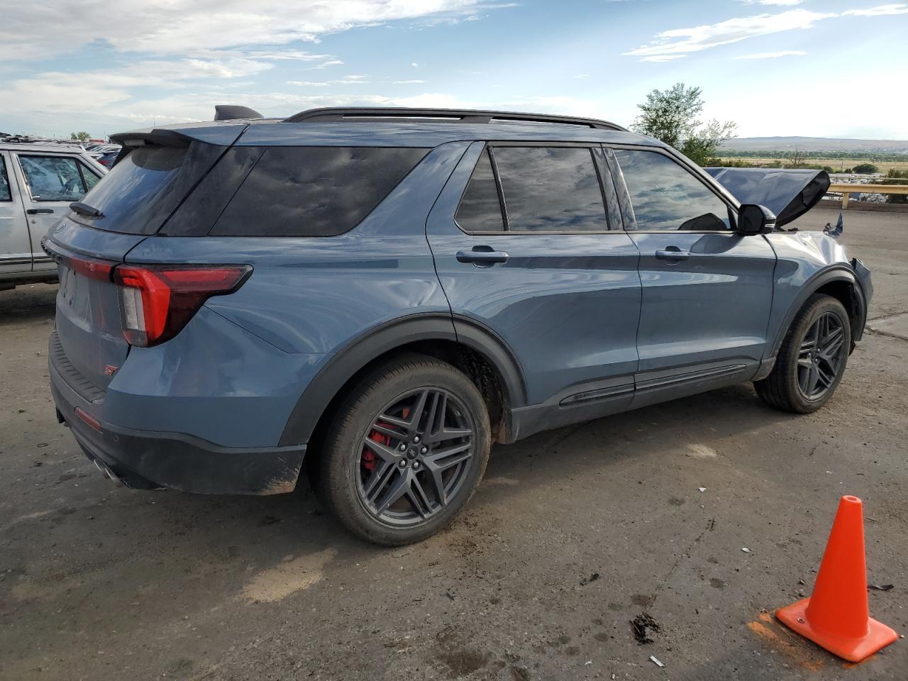 2025 Ford Explorer St - Фото 3