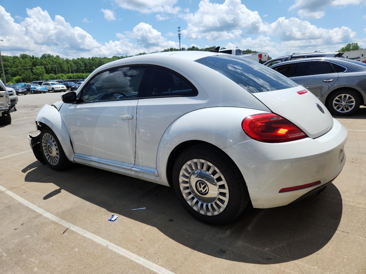 2015 Volkswagen Beetle 1.8T - Фото 2