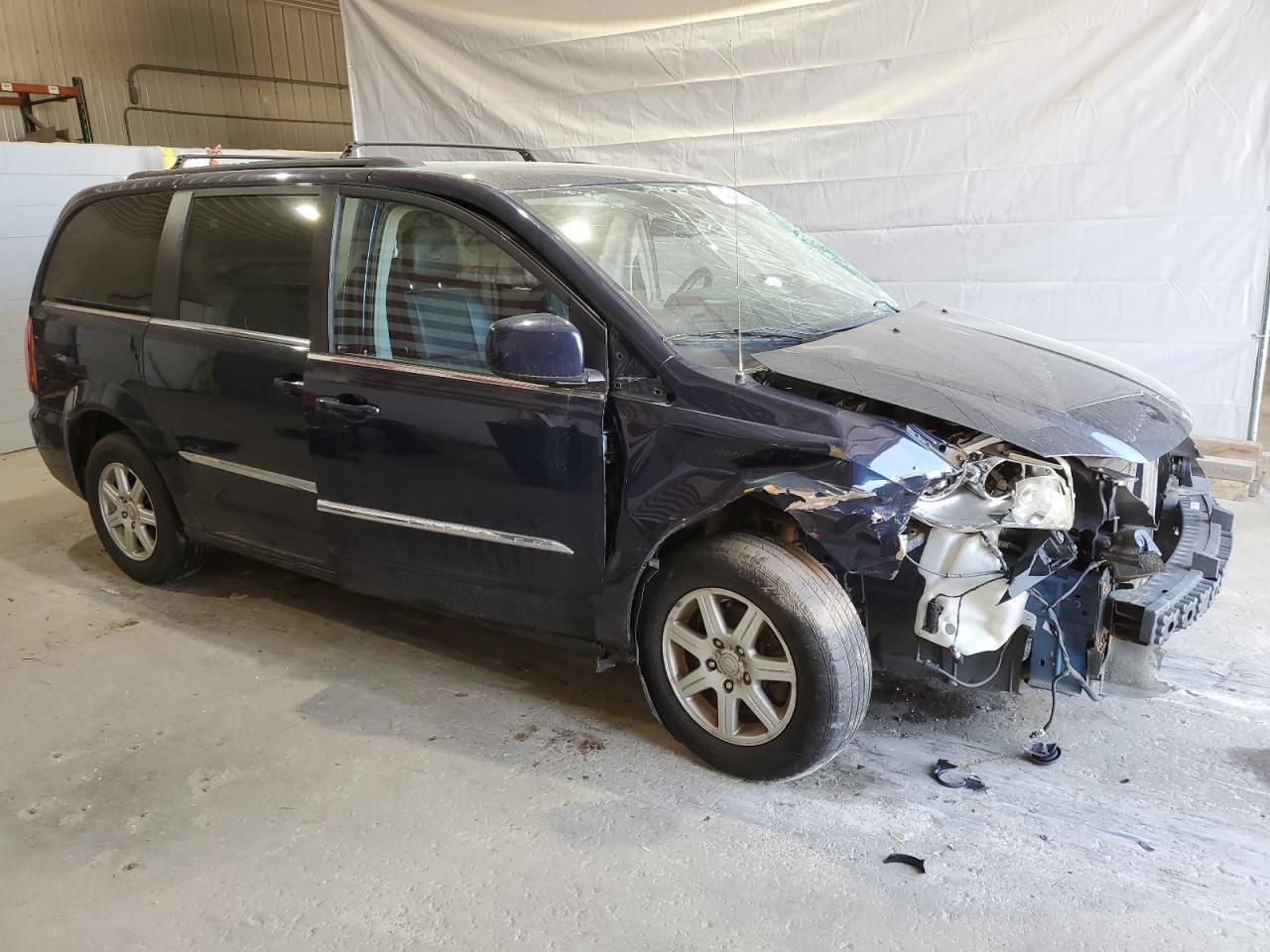 2012 Chrysler Town & Country Touring - Image 4