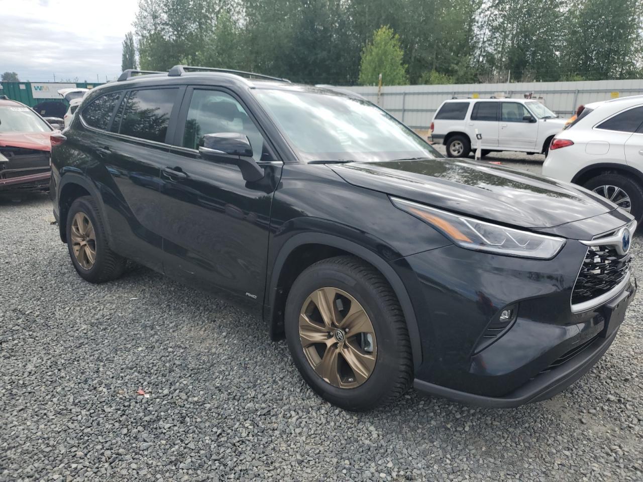 2023 Toyota Highlander Hybrid Bronze Edition - Image 4