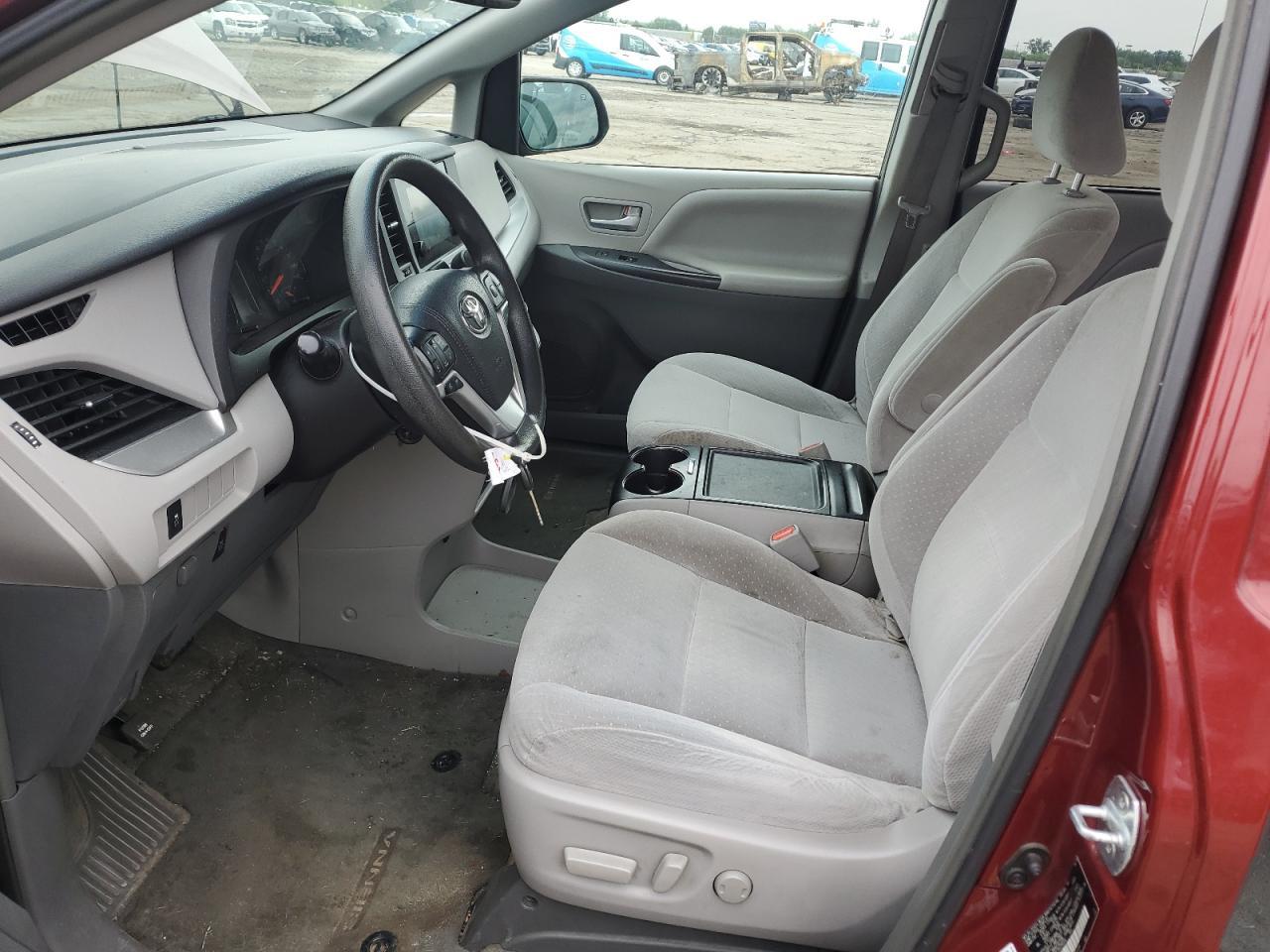 2017 Toyota Sienna Le - Фото 7