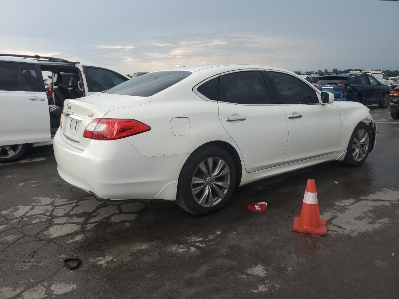 2012 Infiniti M37 - Image 3