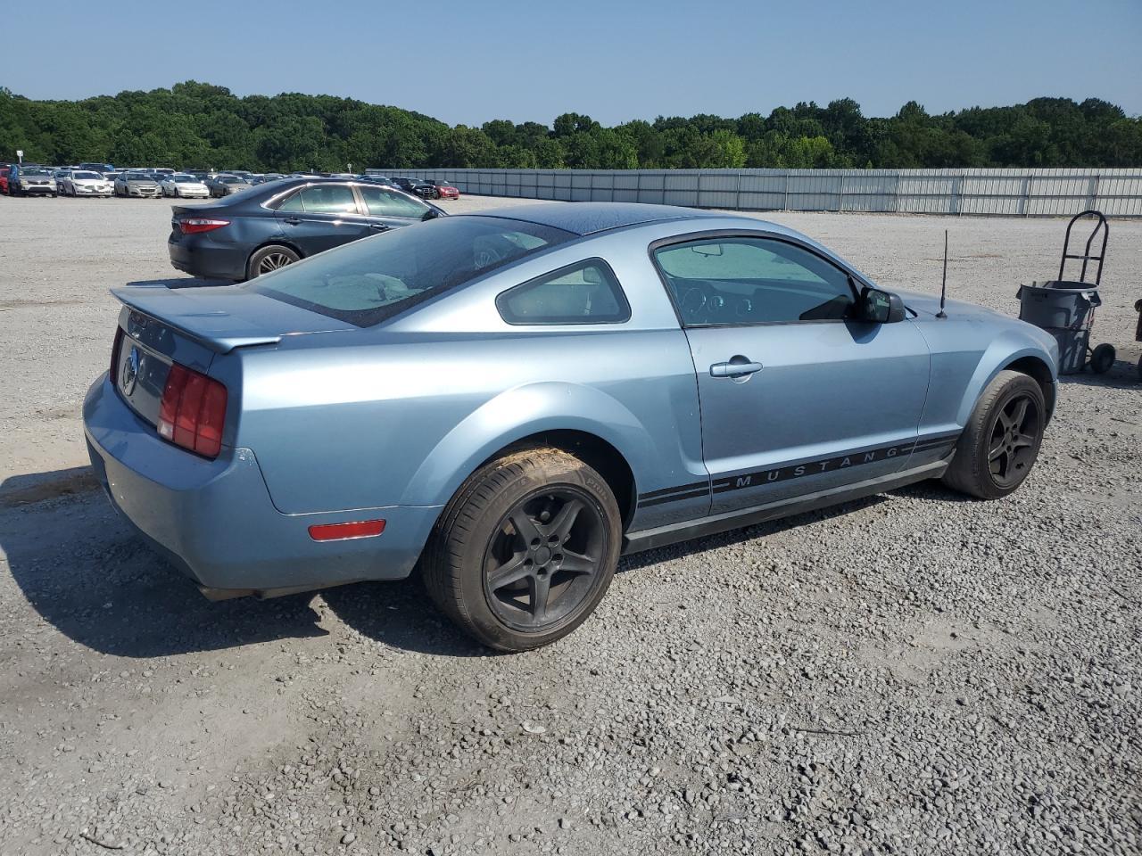 2007 Ford Mustang - Image 3