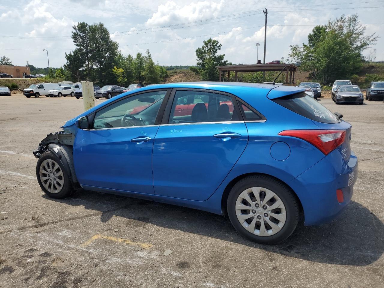 2017 Hyundai Elantra Gt - Image 2