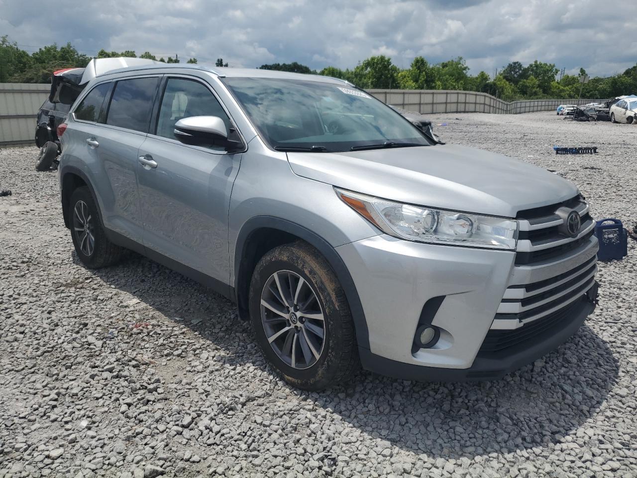 2019 Toyota Highlander Se - Фото 4