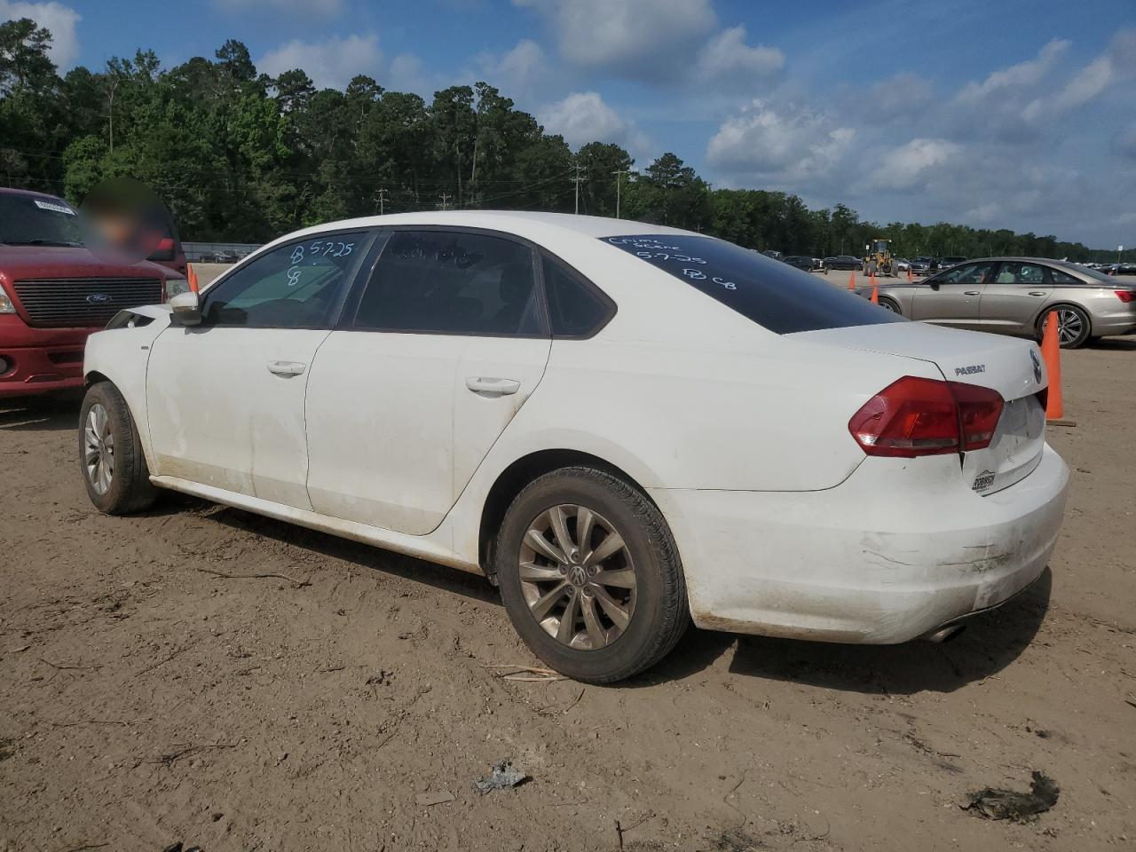2014 Volkswagen Passat S - Фото 2