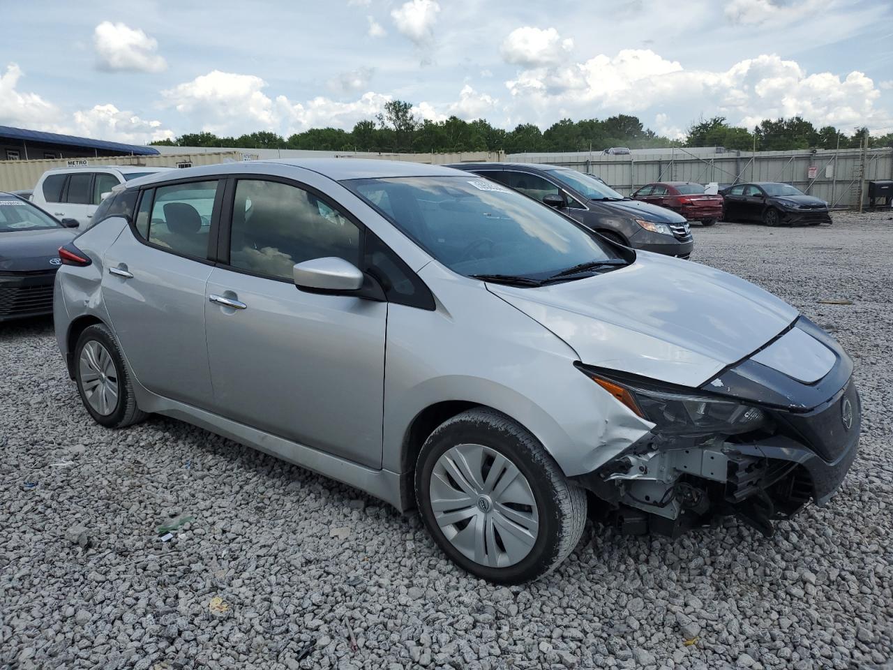 2023 Nissan Leaf S - Image 4