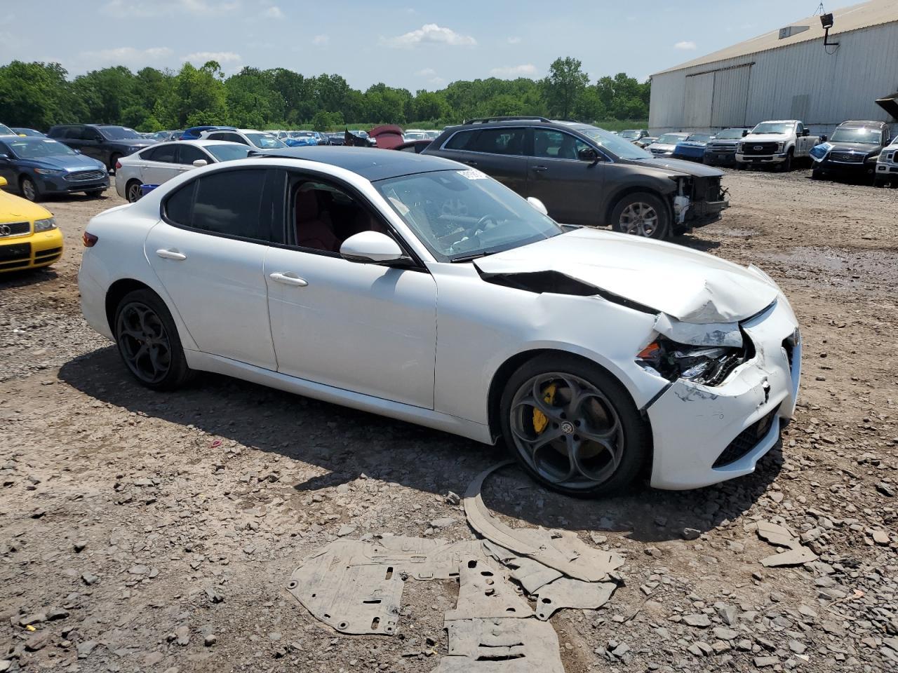 2017 Alfa Romeo Giulia Ti Q4 - Image 4