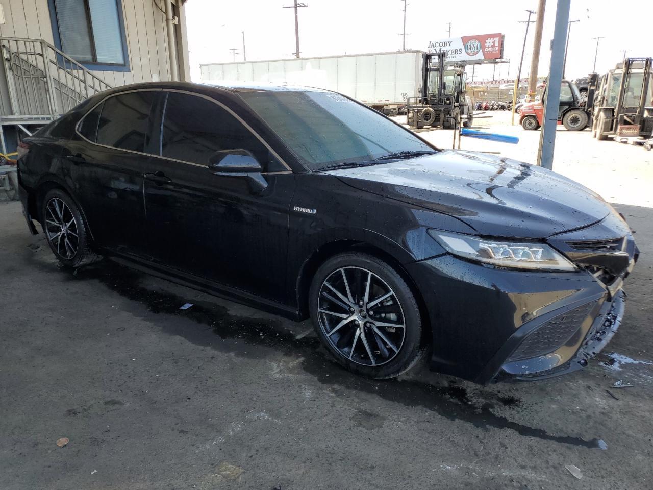2021 Toyota Camry Se - Фото 4