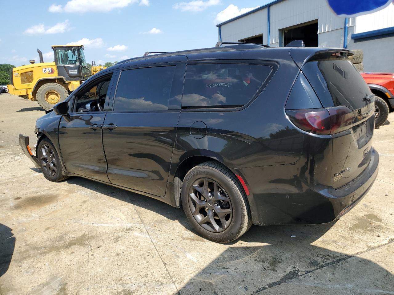 2019 Chrysler Pacifica Touring L - Фото 2