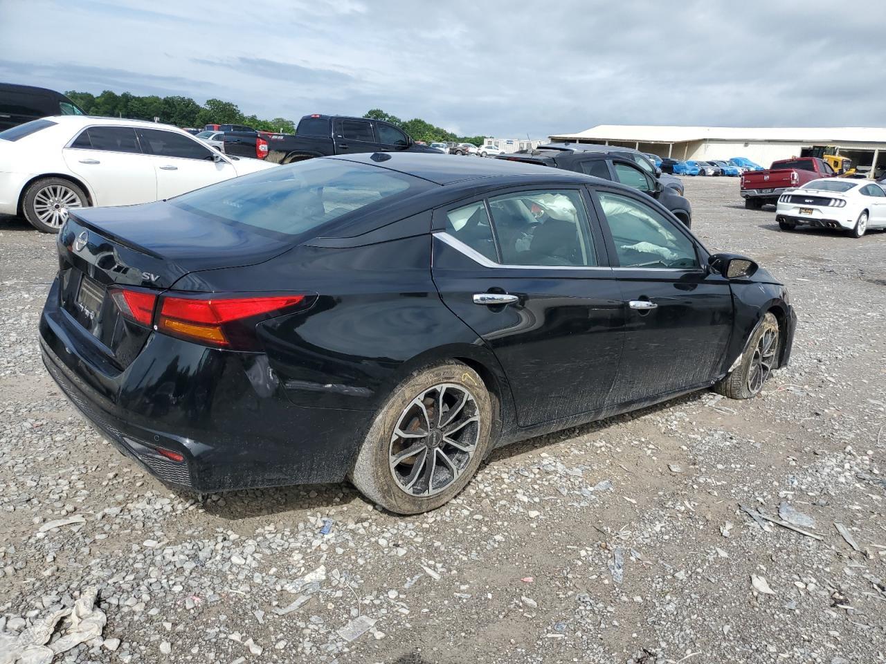 2023 Nissan Altima Sv - Image 3