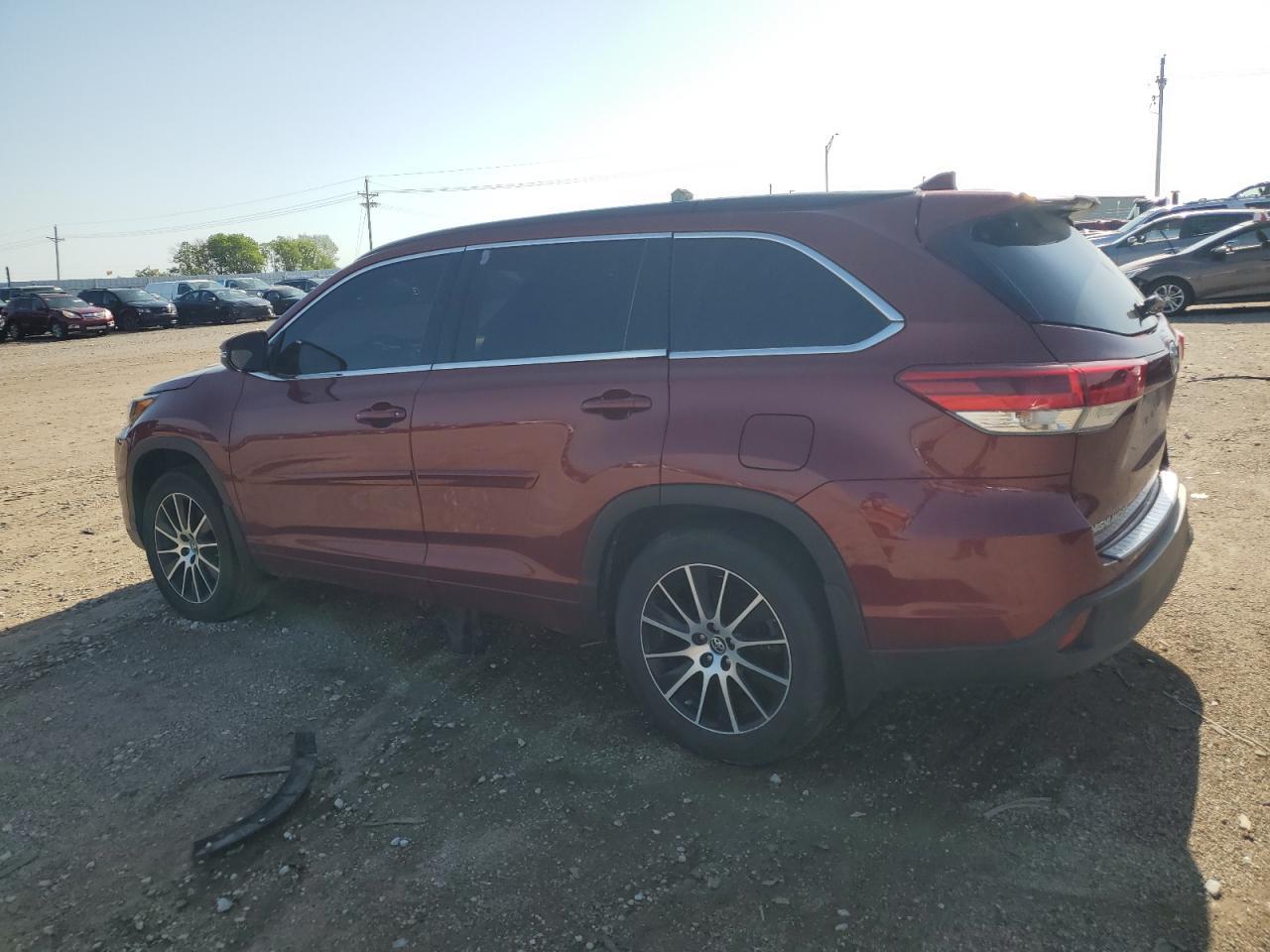 2018 Toyota Highlander Se - Фото 2