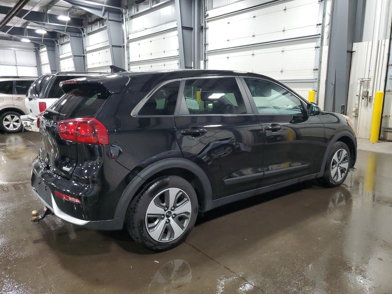 2017 Kia Niro Fe - Image 3
