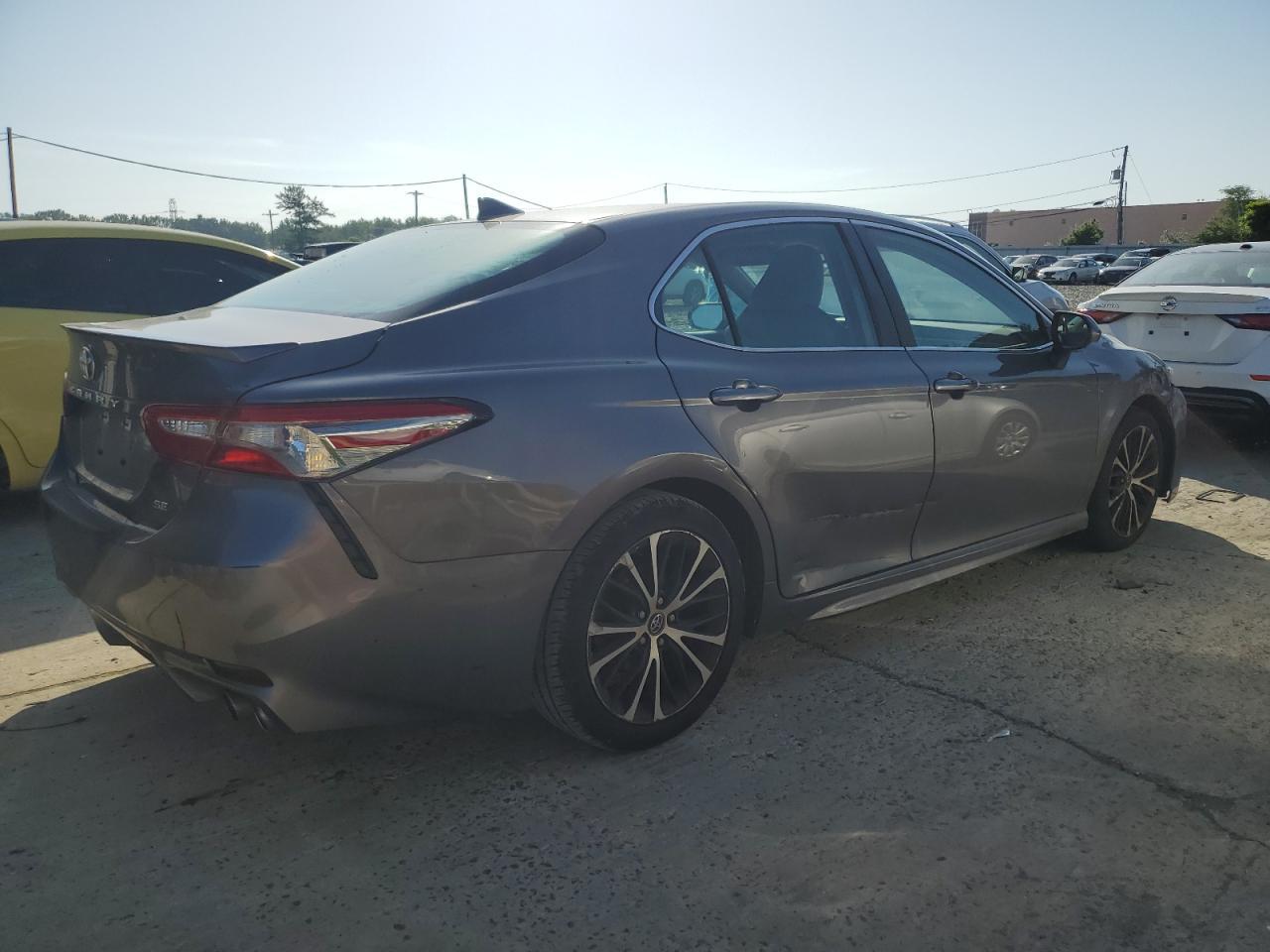 2019 Toyota Camry L - Фото 3