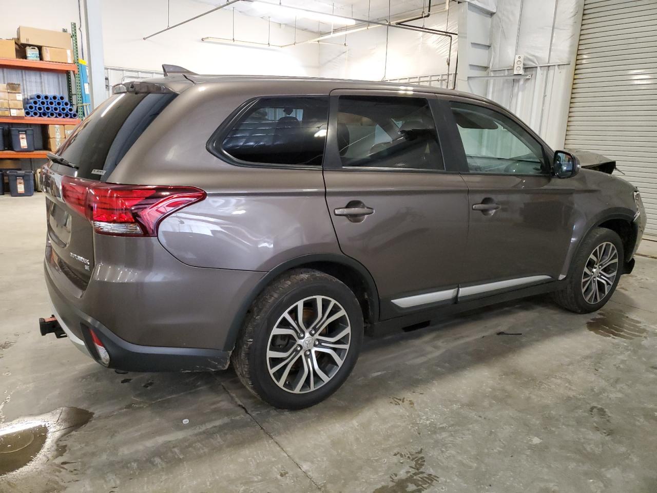 2017 Mitsubishi Outlander Se - Фото 3