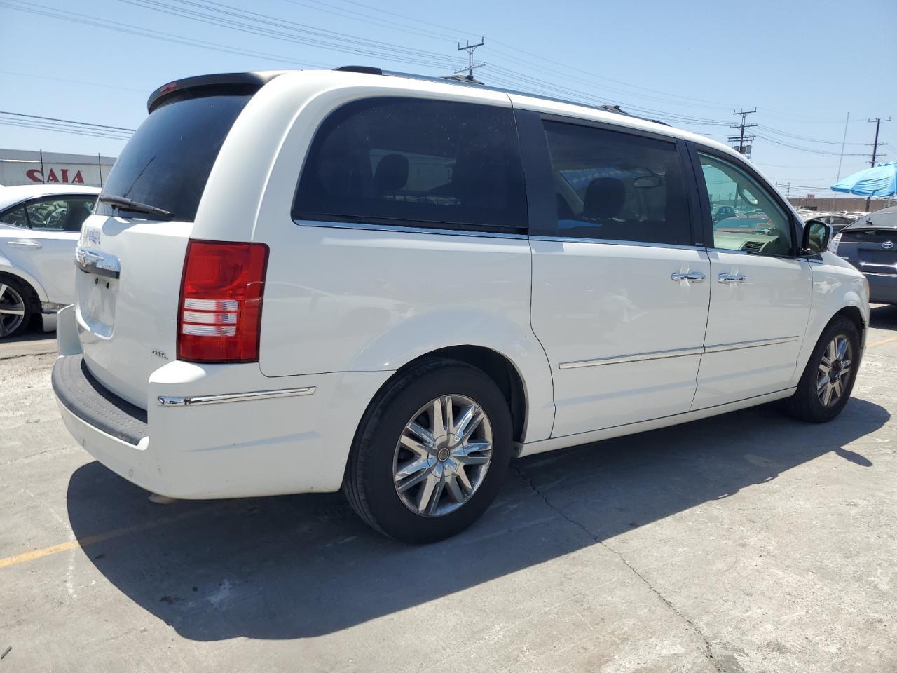 2008 Chrysler Town & Country Limited - Фото 3