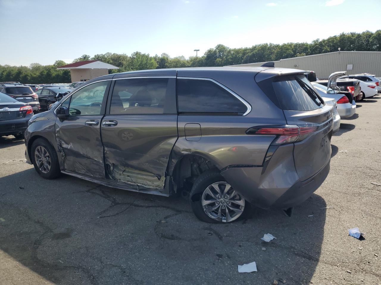 2022 Toyota Sienna Xle - Фото 2