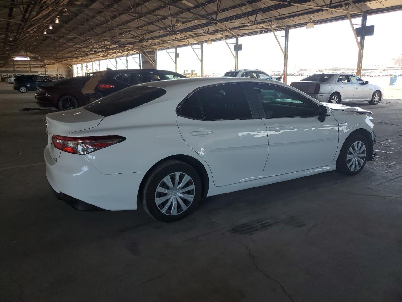 2018 Toyota Camry Le - Фото 3
