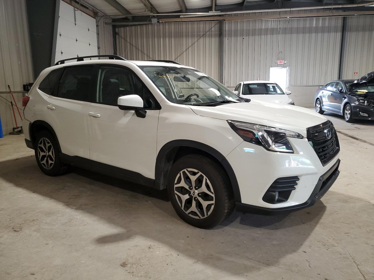 2022 Subaru Forester Premium - Фото 4