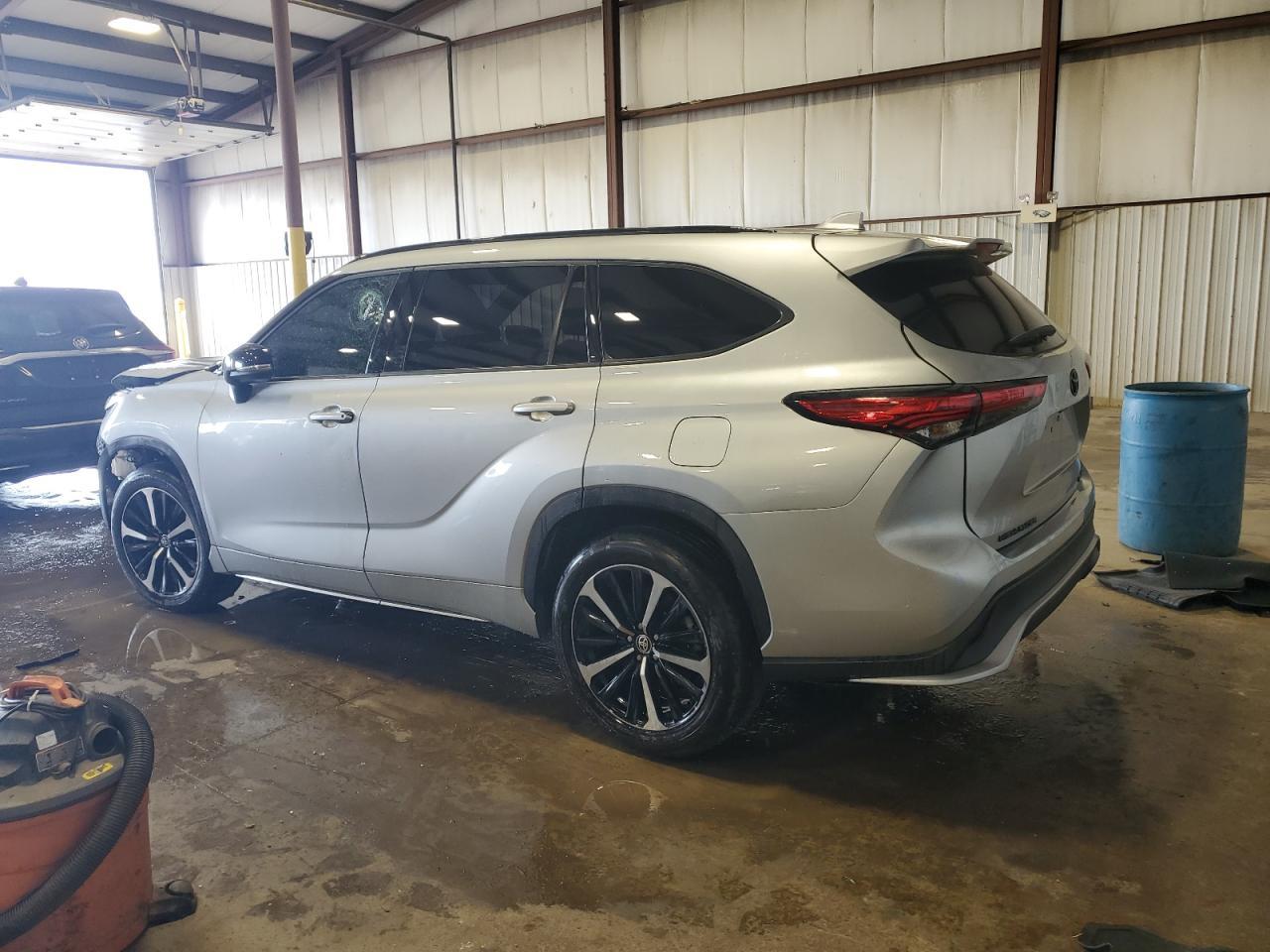 2021 Toyota Highlander Xse - Image 2