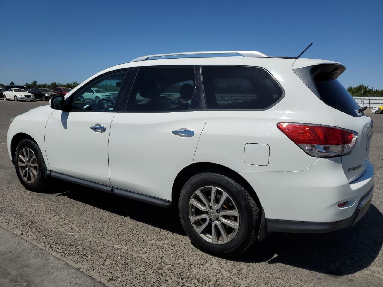 2016 Nissan Pathfinder S - Фото 2