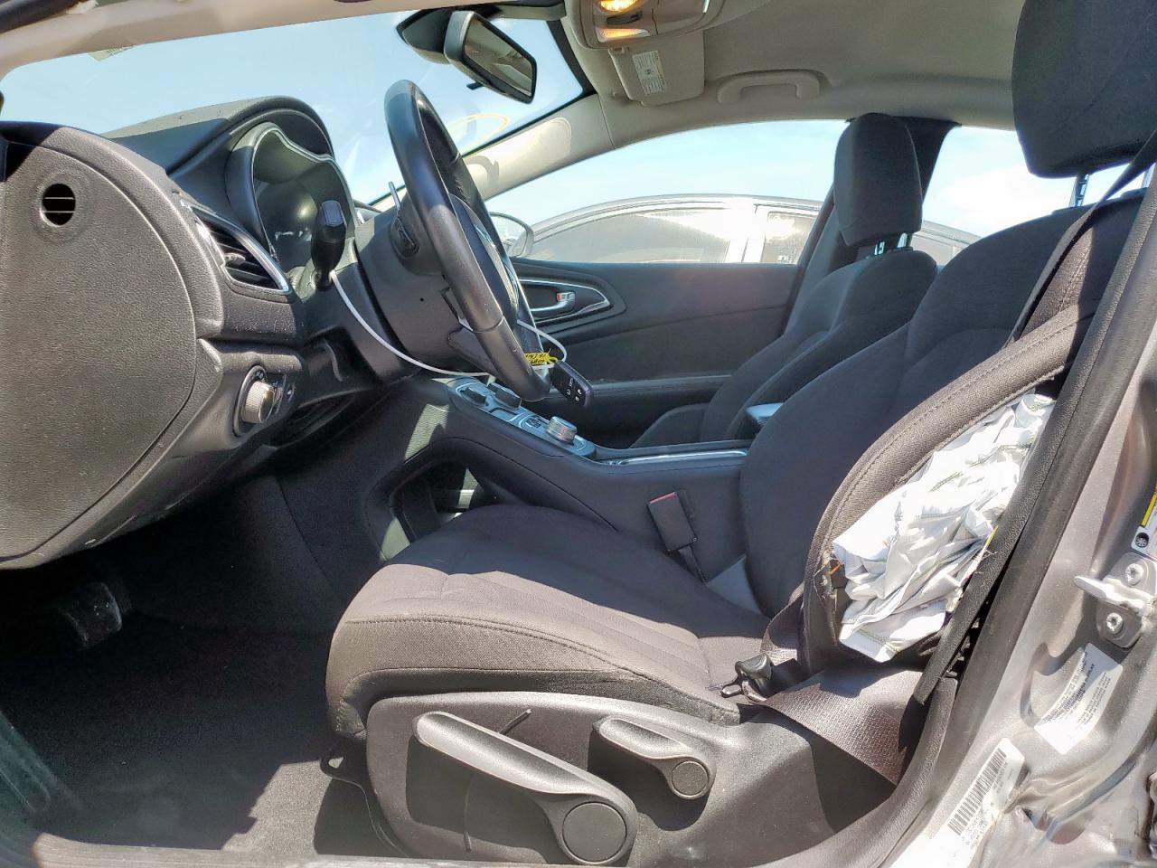 2015 Chrysler 200 Limited - Фото 7