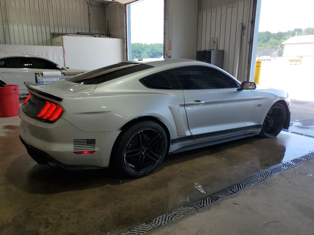2019 Ford Mustang Gt - Фото 3