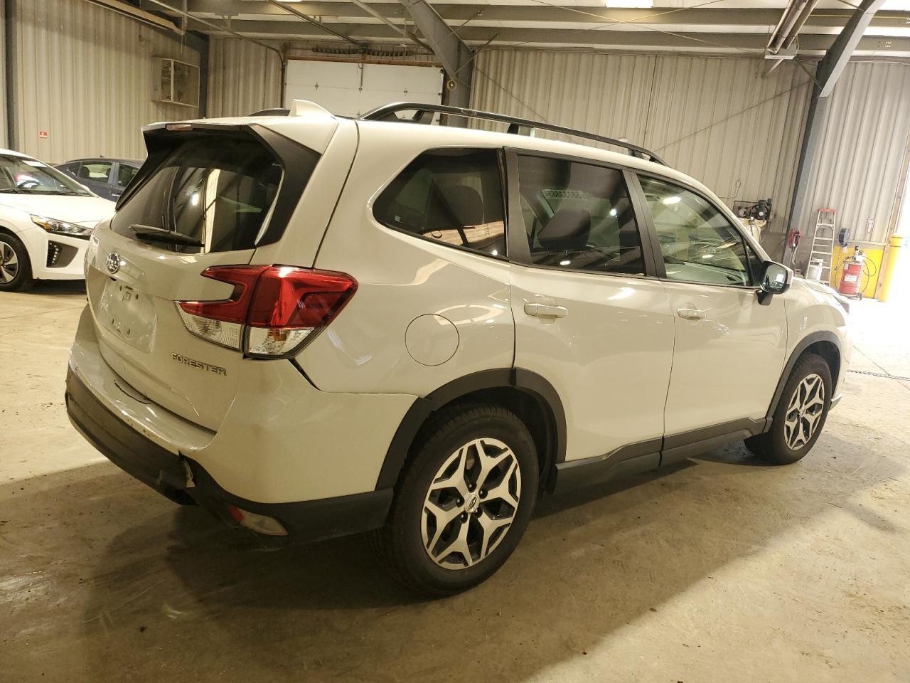 2022 Subaru Forester Premium - Фото 3