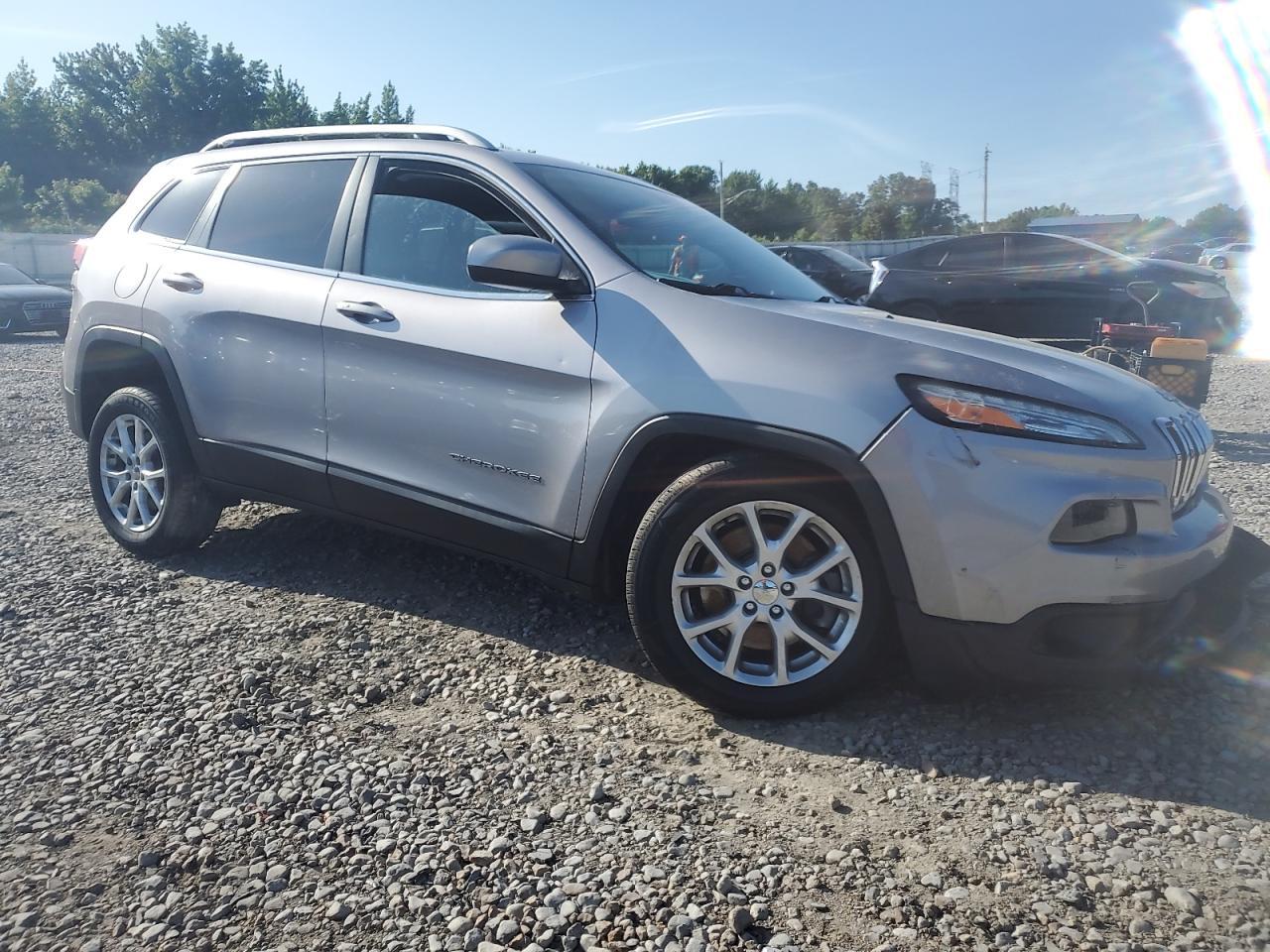 2017 Jeep Cherokee Latitude - Image 4