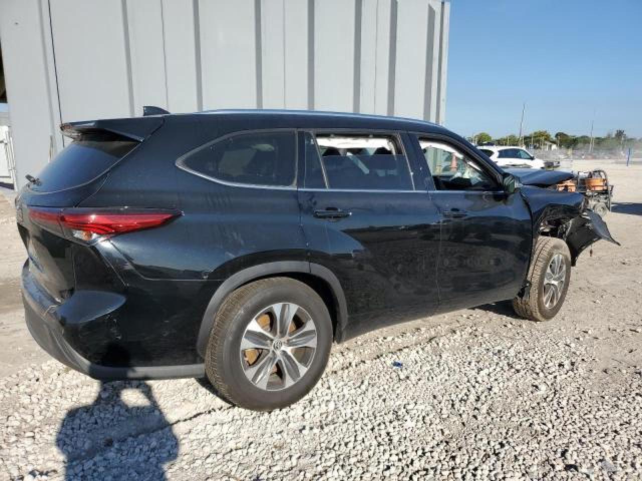 2021 Toyota Highlander Xle - Image 3