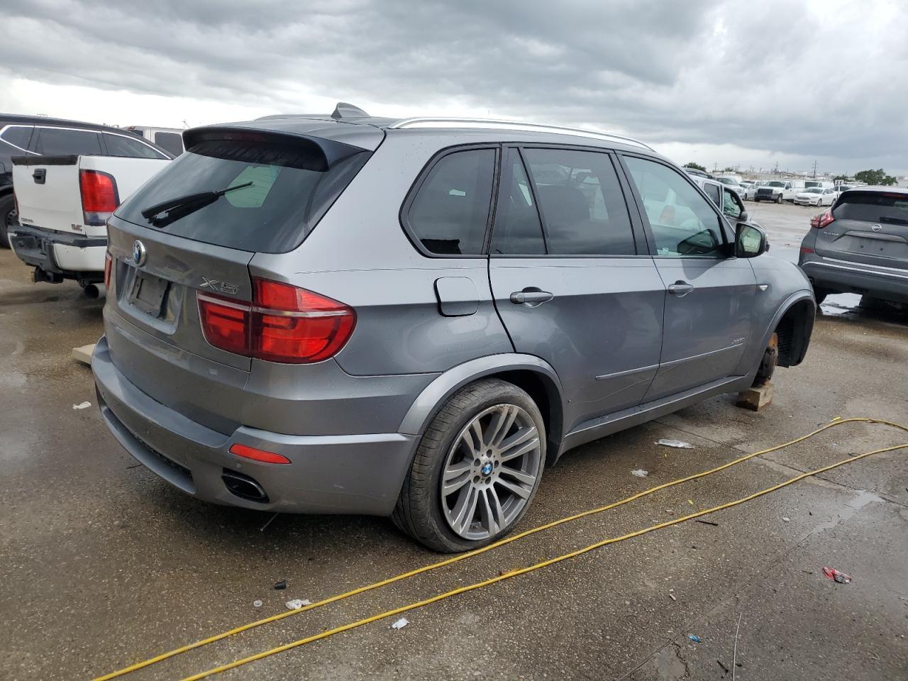 2011 BMW X5 xDrive50I - Image 3
