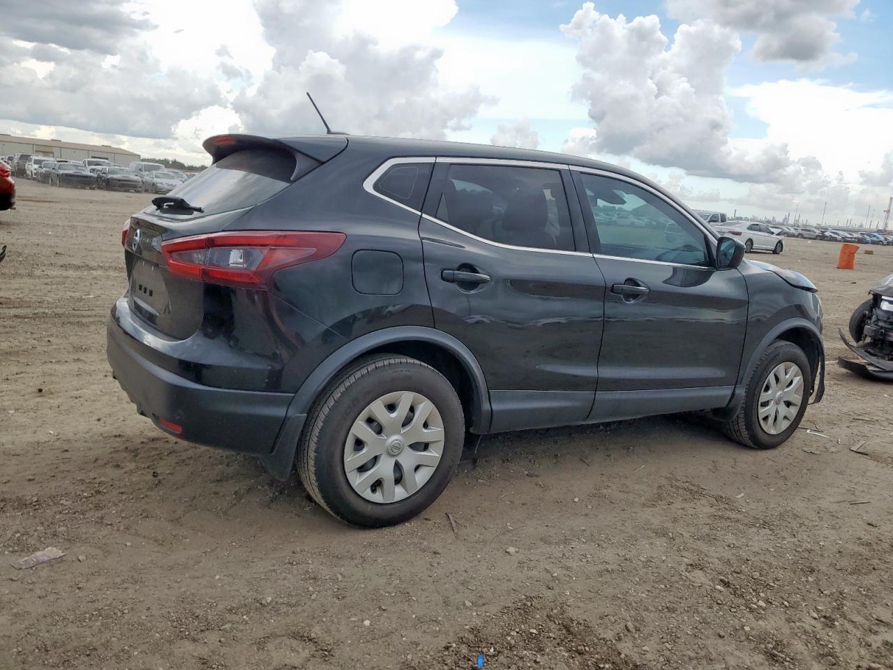 2020 Nissan Rogue Sport S - Image 3