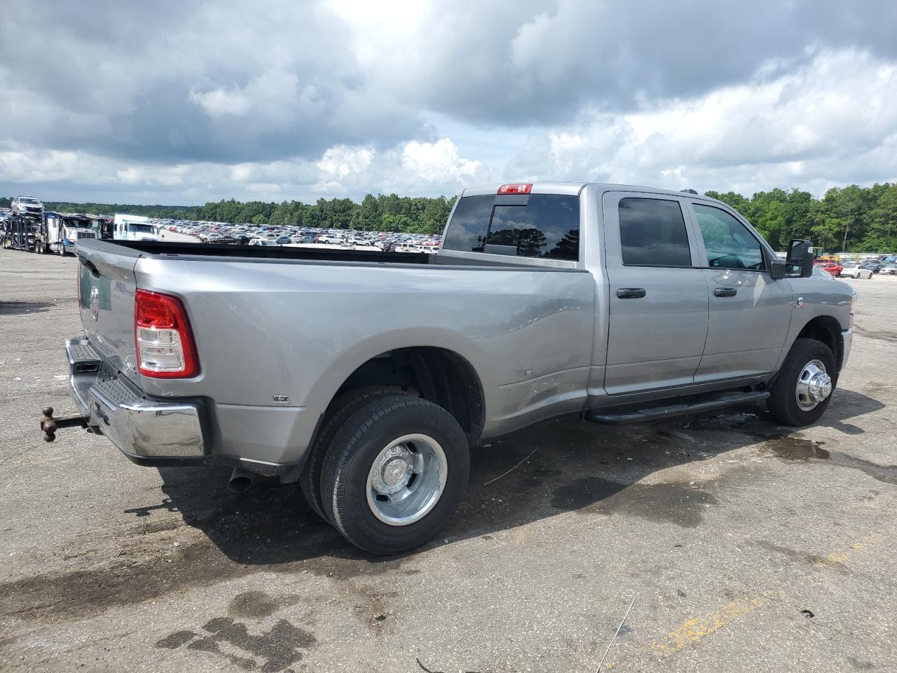 2024 Ram 3500 Tradesman - Фото 3