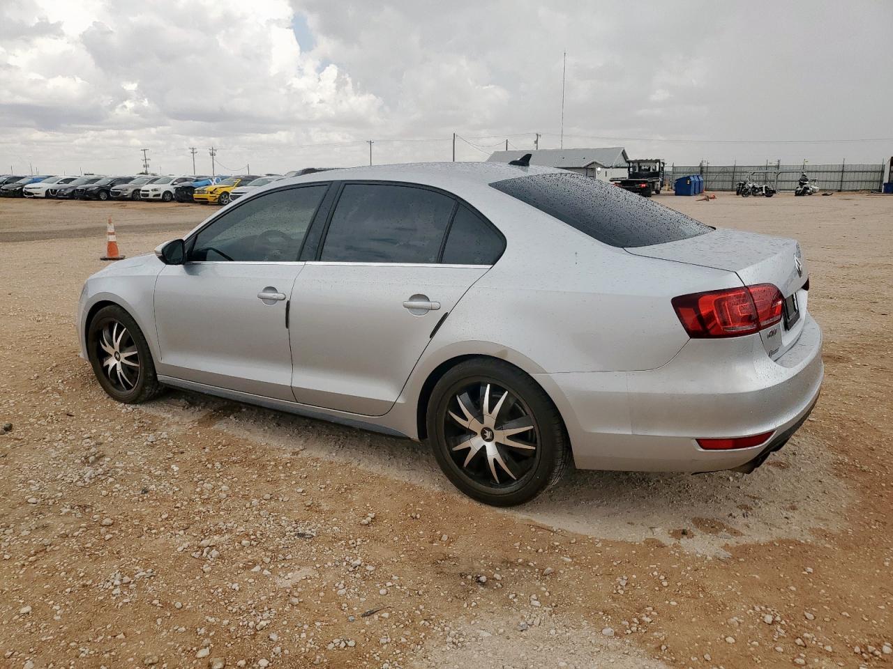 2014 Volkswagen Jetta Gli - Image 2