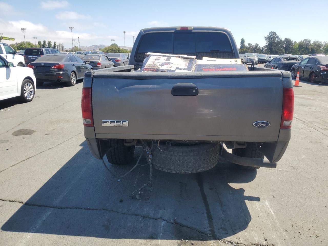 2005 Ford F250 Super Duty - Image 6