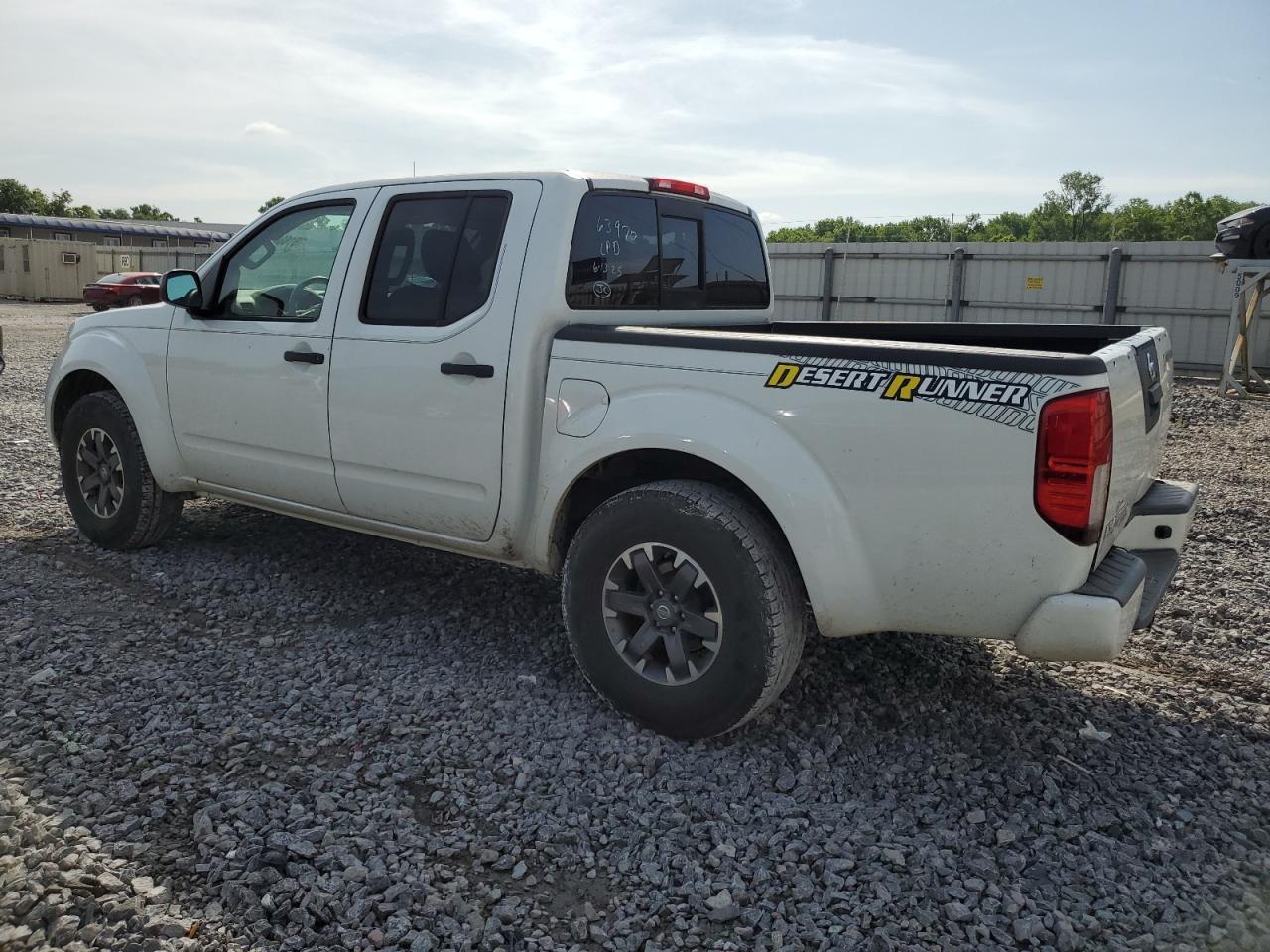 2015 Nissan Frontier S - Фото 2