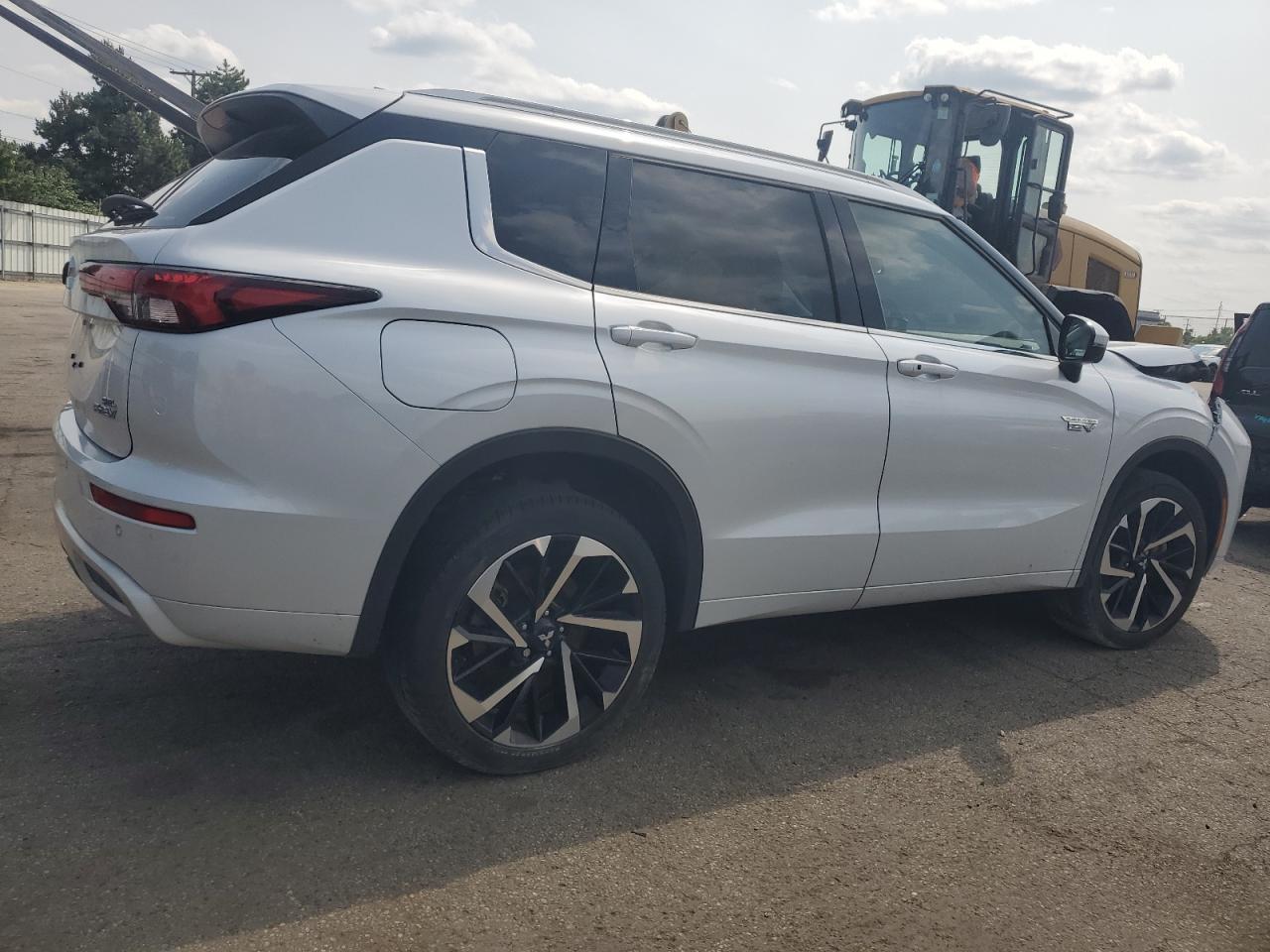 2023 Mitsubishi Outlander Sel - Фото 3