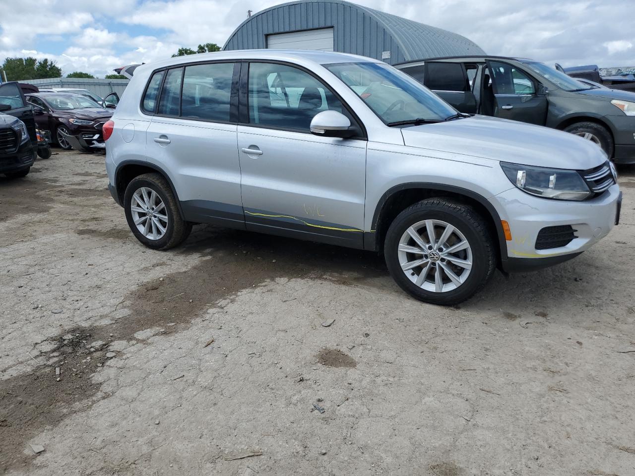 2017 Volkswagen Tiguan S - Image 4
