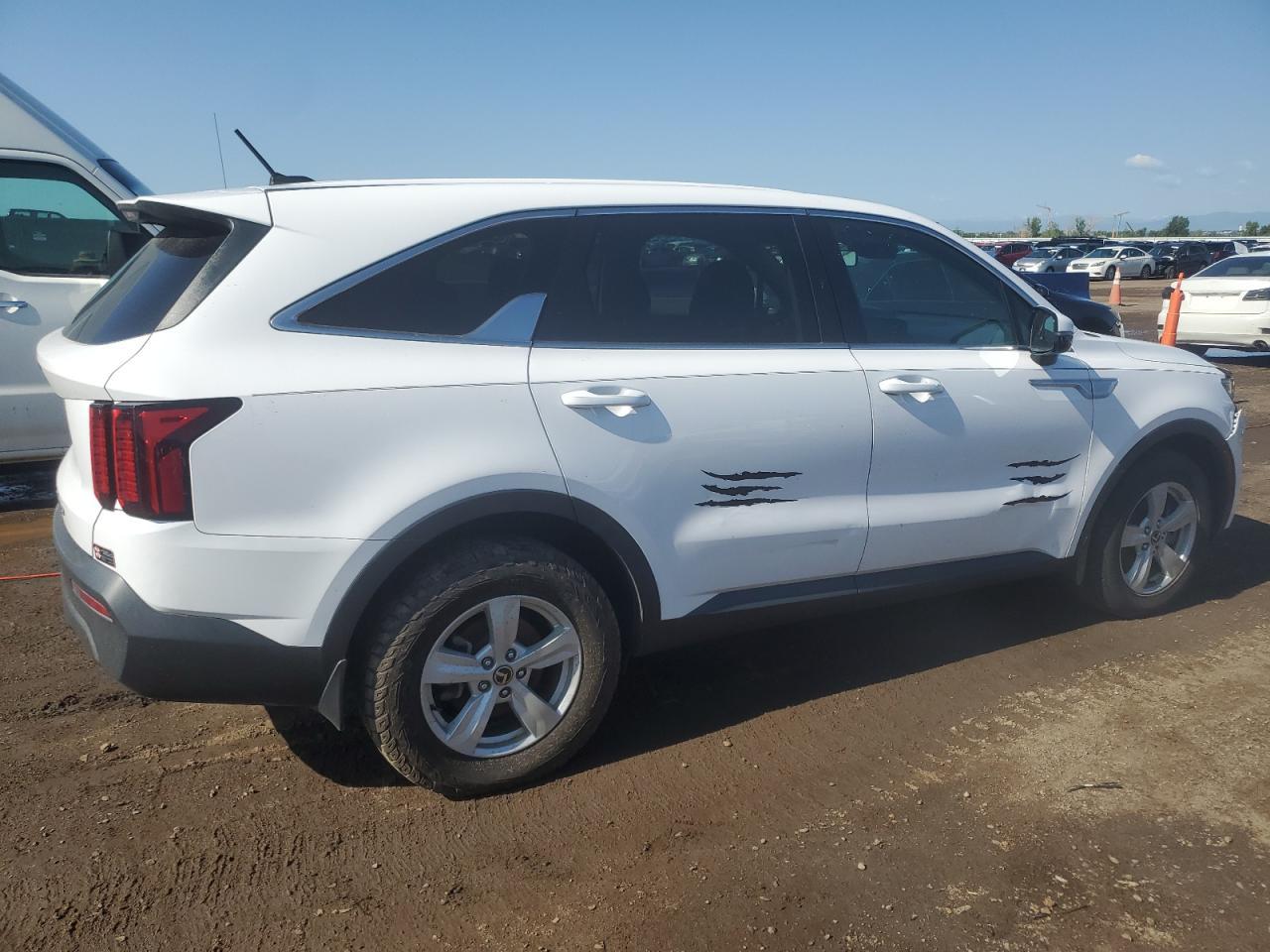 2021 Kia Sorento Lx - Image 3