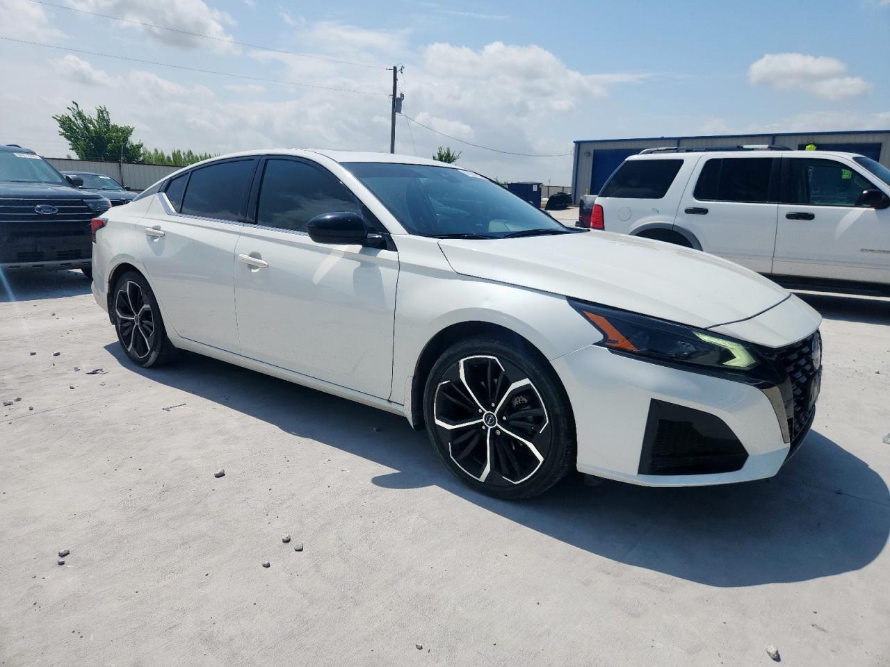 2023 Nissan Altima Sr - Image 4