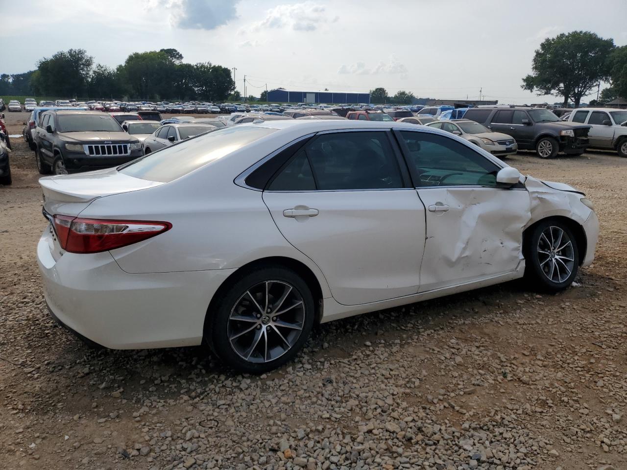 2015 Toyota Camry Le - Фото 3