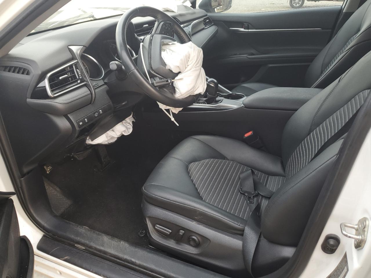 2020 Toyota Camry Se - Фото 7