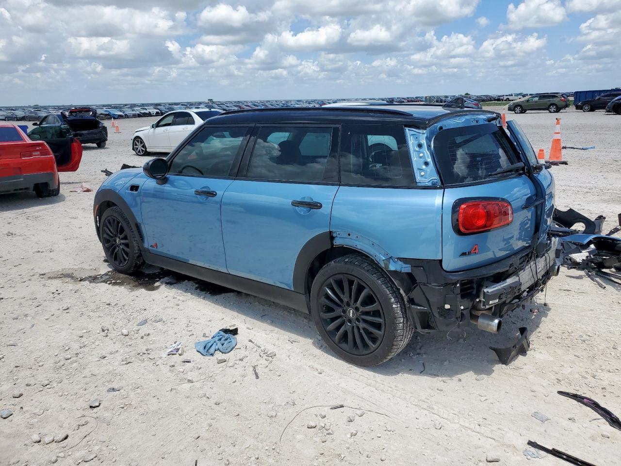 2017 Mini Cooper S Clubman All4 - Image 2